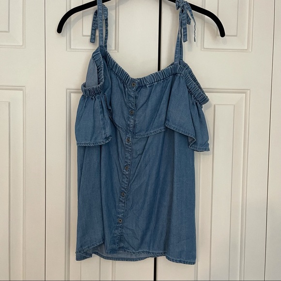 🎉HOST PICK🎉 Lucky Brand Jean top w/buttons - Picture 2 of 16